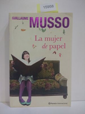 LA MUJER DE PAPEL